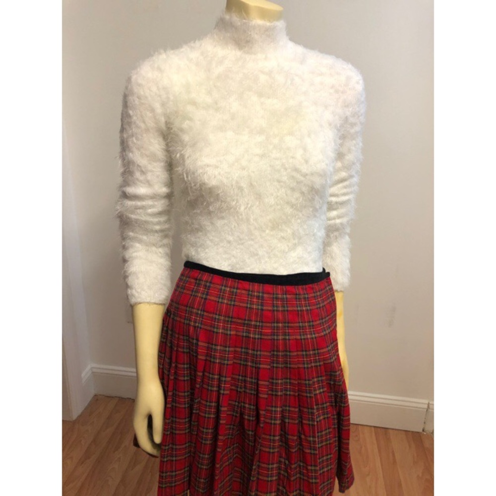 Plaid Skirt x Furry turtle neck